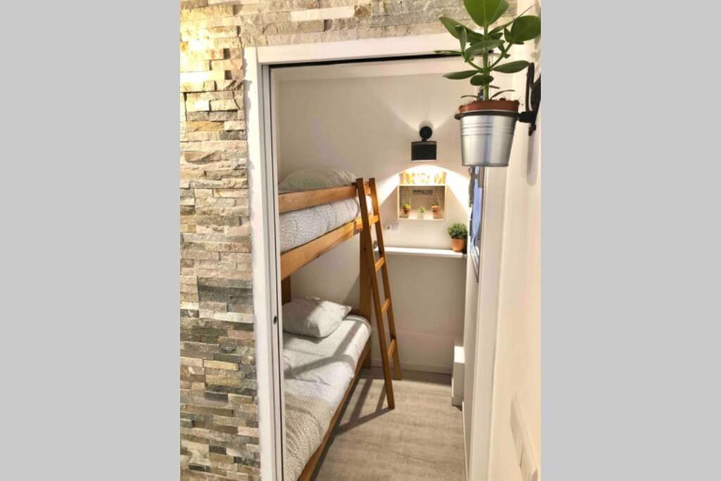 Grand Studio Cabine 30 M² Centre Ville, Refait A Neuf Pour Vous ! Climatise La Grande Motte Exteriör bild