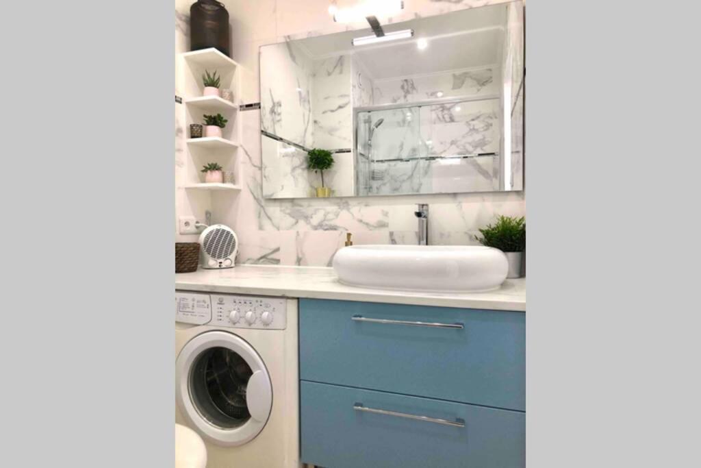 Grand Studio Cabine 30 M² Centre Ville, Refait A Neuf Pour Vous ! Climatise La Grande Motte Exteriör bild